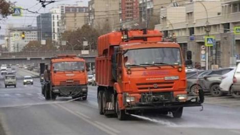 Дорожные службы Новосибирска за сутки задействовали 442 единицы техники для уборки улиц