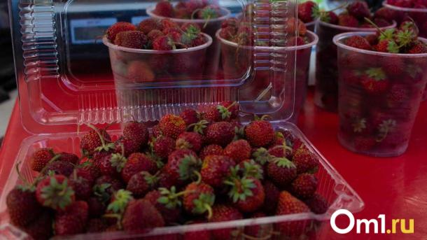 В Омскую область не пустили опасную клубнику и томаты