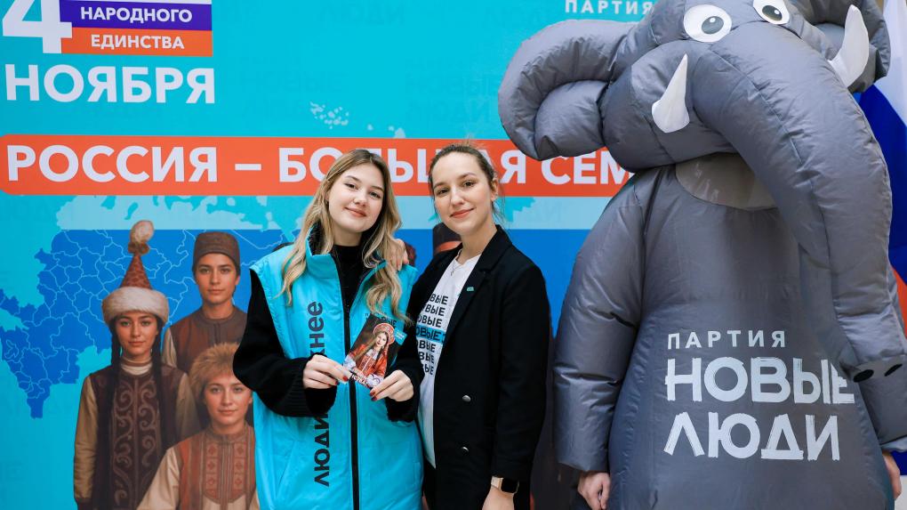 Соединить традиции и инновации: в Новосибирске «Новые люди» провели уникальную акцию ко Дню народного единства