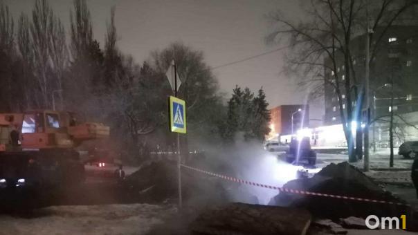 В Нефтяниках три автобусных маршрута пустили вдоль домов из-за прорыва трубы