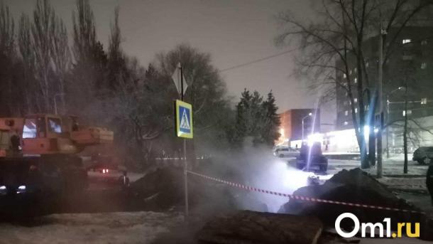 В Нефтяниках три автобусных маршрута пустили вдоль домов из-за прорыва трубы