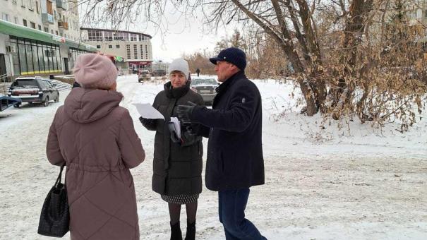Алексей Провозин рассказал о будущем ремонте тротуара в районе магазина «Весна»