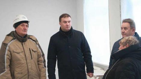 Виталий Хоценко потребовал ускорить работы по капремонту Крутинского лицея