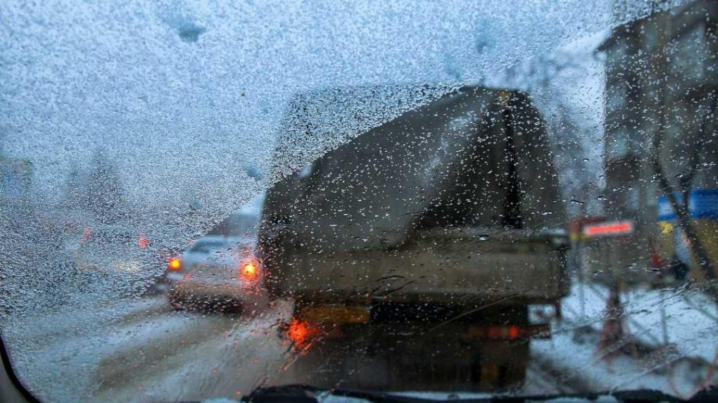 Новосибирск ожидают мокрый снег, гололёд и сильный ветер
