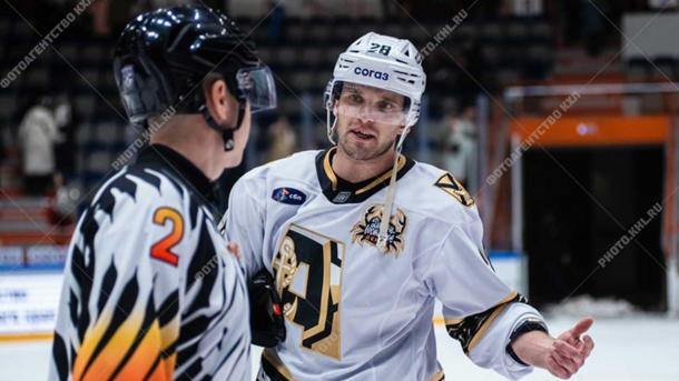 «Авангард» подписал в фарм-клуб лучшего нападающего ВХЛ