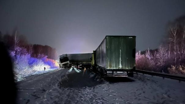 Уголовное дело за 6 смертей: расследуют смертельное ДТП с тремя детьми на выезде из Новосибирска