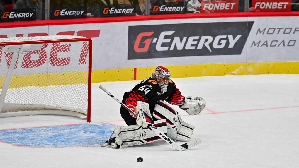 Вратарь «Авангарда» очень кратко оценил игру со СКА