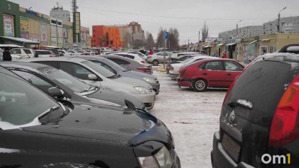 В Омске утвердят тарифы на платные парковки и карту их размещения
