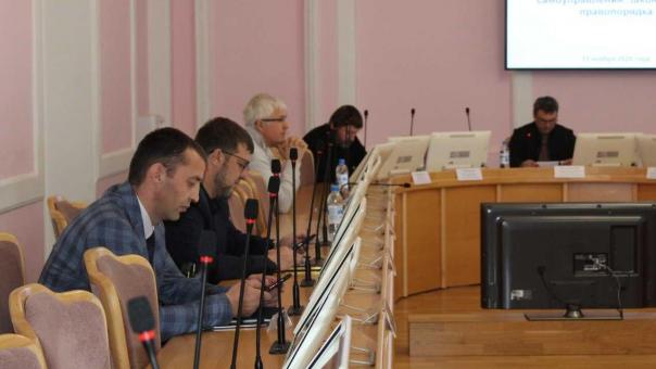 Депутаты предложили штрафовать омичей за парковку круглосуточно