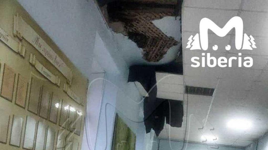 Потолок в школе едва не рухнул на ребёнка в Новосибирской области