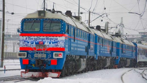 В Новосибирске обслужили праздничный поезд Деда Мороза