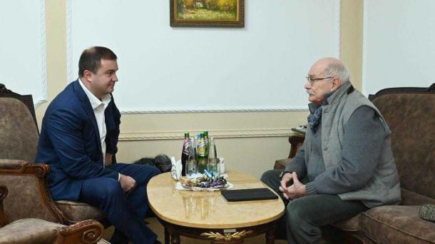 Хоценко встретился с Никитой Михалковым после показов спектакля «12» в Омске