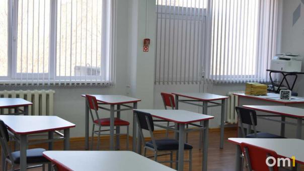 В одной из лучших омских школ сменился директор