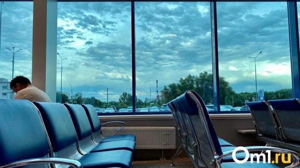 Субботним утром в омском аэропорту задержали несколько рейсов