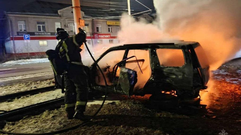 В Омске у «Полёта» сгорел автомобиль