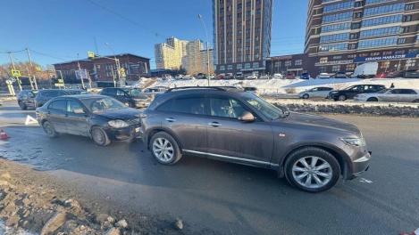 2025 год рождения и первая травма: младенец попал в ДТП в Новосибирске