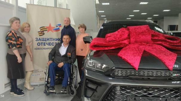 Фонд «Защитники Отечества» передал шестой адаптированный автомобиль ветерану СВО в Новосибирске
