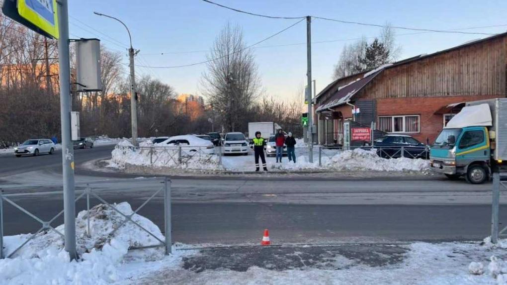 Водитель автобуса скрылся с места ДТП с трёхлетней девочкой-пешеходом в Новосибирске