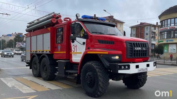 У омского автовокзала загорелся пассажирский автобус