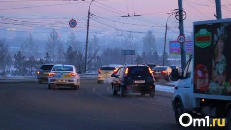 Наледь и ухудшение видимости: омичей попросили быть осторожными из-за погодных изменений