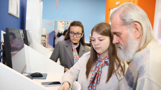 Омичи на пенсии становятся лифтёрами, дворниками и водителями