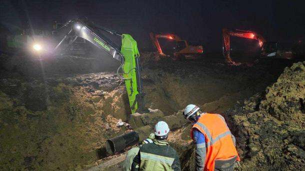 В Ростовке всю ночь чинили газопровод: на месте работают более 100 человек