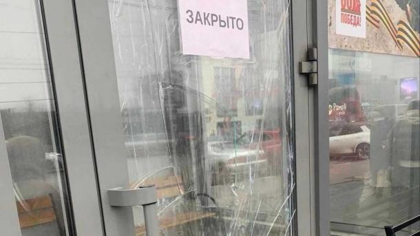 В Омске снова разгромили тёплую остановку