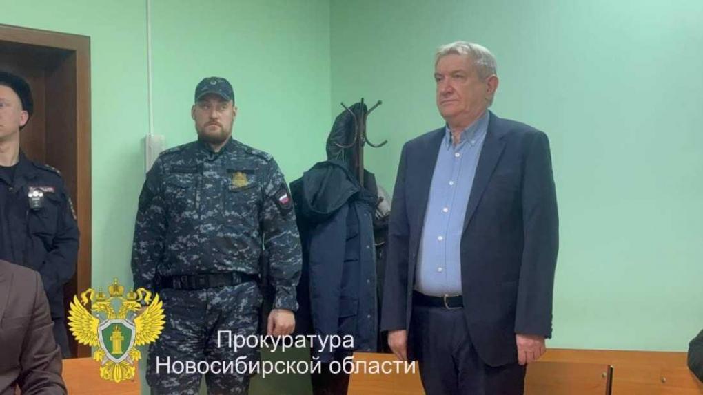 Экс-чиновник в Новосибирске получил 7 лет за взятку в 250 тысяч рублей