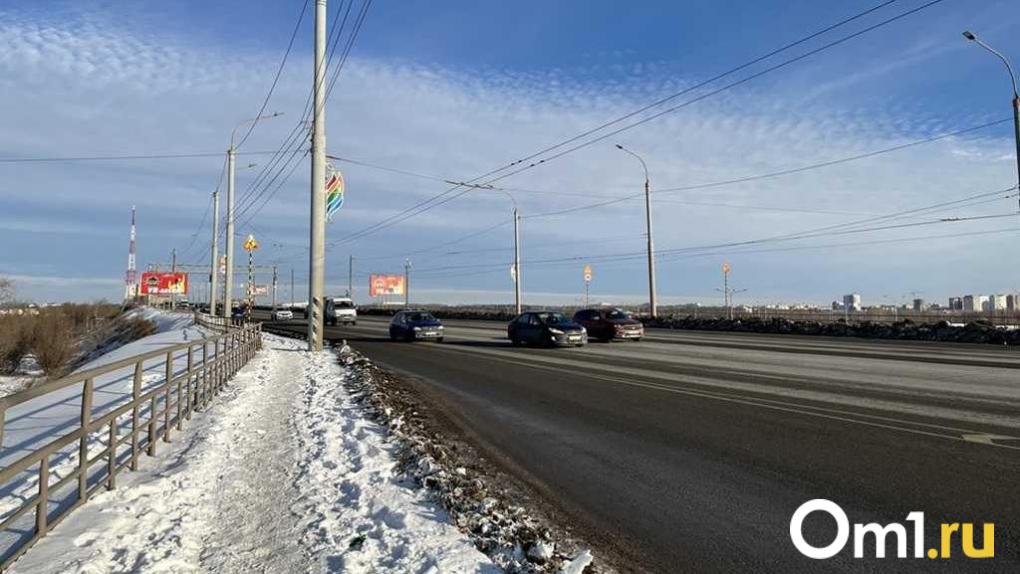 На омском мосту у Телецентра началась замена опорных частей