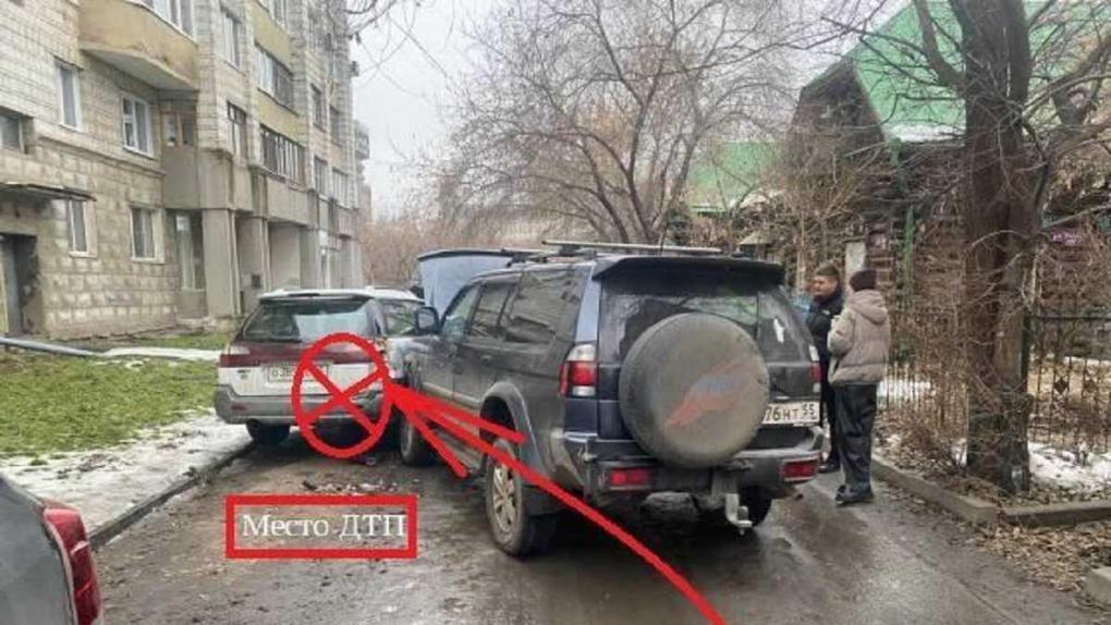 Омич врезался в автомобиль после того, как ему стало плохо за рулём