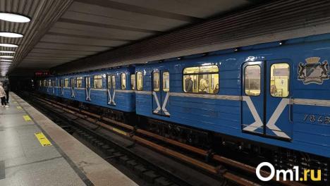 Известный танцор и компания молодых людей устроили слезоточивую перепалку в метро Новосибирска