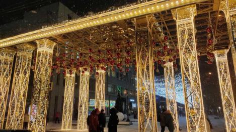 Праздник к нам приходит — показываем, какое новогоднее оформление уже появилось в Новосибирске