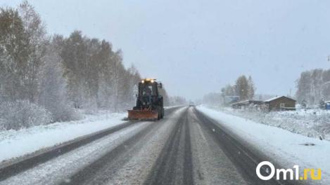 Новосибирские дорожные службы перешли на усиленный режим работы из-за снега и гололёдицы