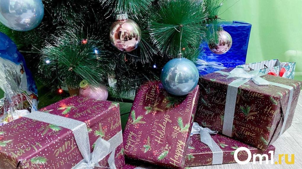 Омичи планируют потратить в среднем 15 000 рублей на новогодние подарки