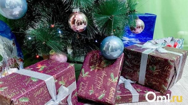Омичи планируют потратить в среднем 15 000 рублей на новогодние подарки