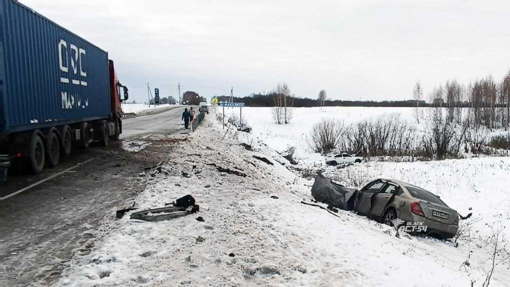 Четыре человека госпитализированы после серьезного ДТП в Ордынском районе Новосибирской области