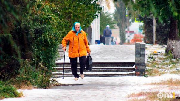 Гололёд и снежные заносы: омичей предупредили о непогоде