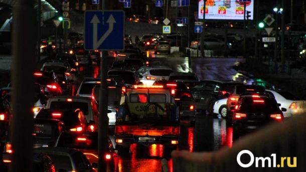 Утренние пробки парализовали движение в Новосибирске