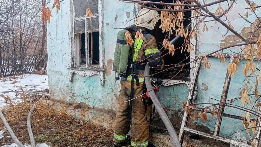 В Омской области произошёл пожар в частном доме — погиб один человек