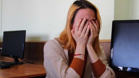 «Человек сталкивается с бесконечным потоком данных»: у жителей Сибири выявили хроническую усталость и раздражительность