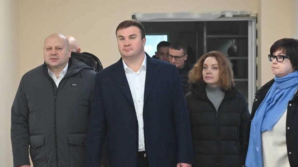 Виталий Хоценко проверил ход строительства социальных объектов в Омске