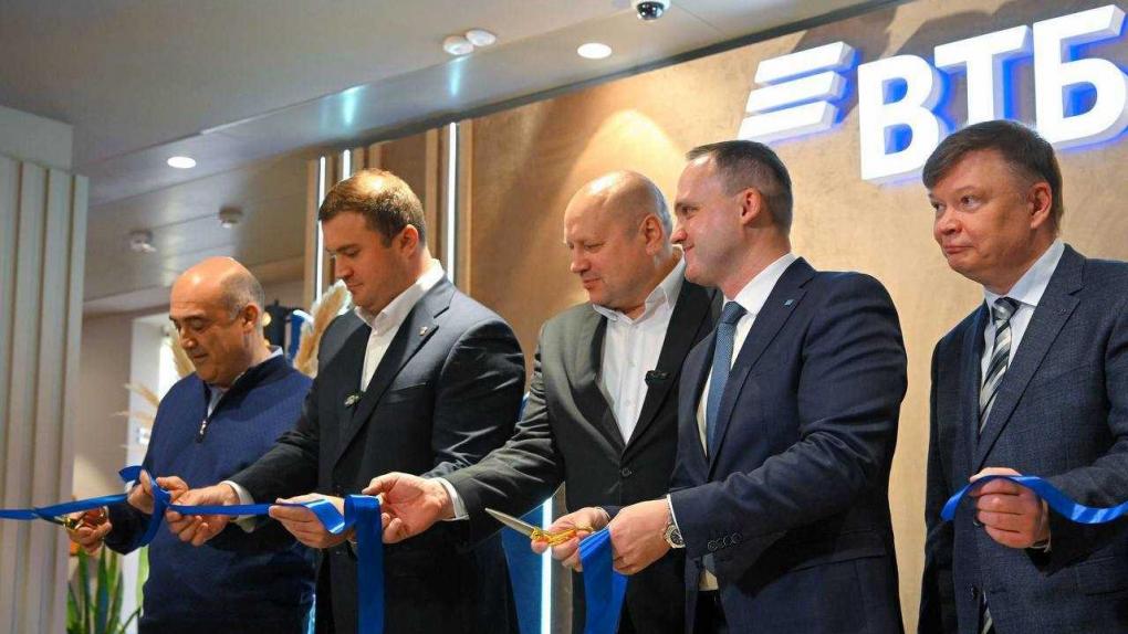 Новый мультиформатный офис ВТБ открылся в центре Омска