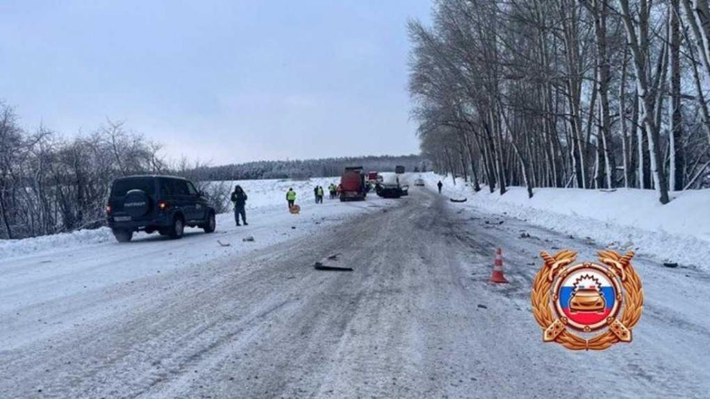 Под Новосибирском произошло смертельное ДТП с грузовиком