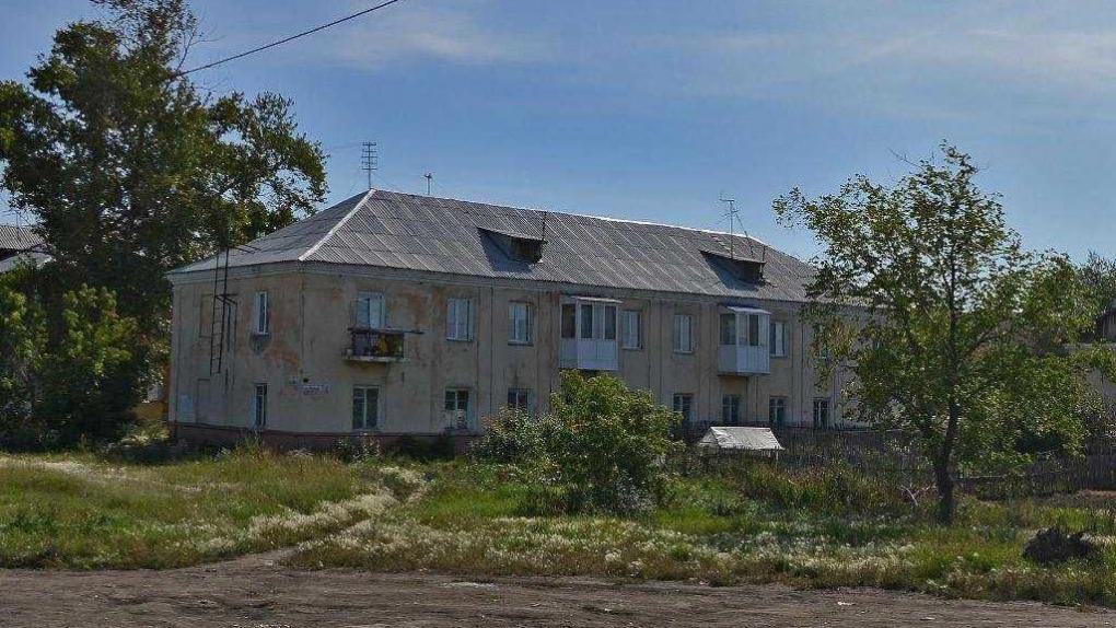 Построили в 1947 году: в Омске снесут опасный дом в Старом Кировске