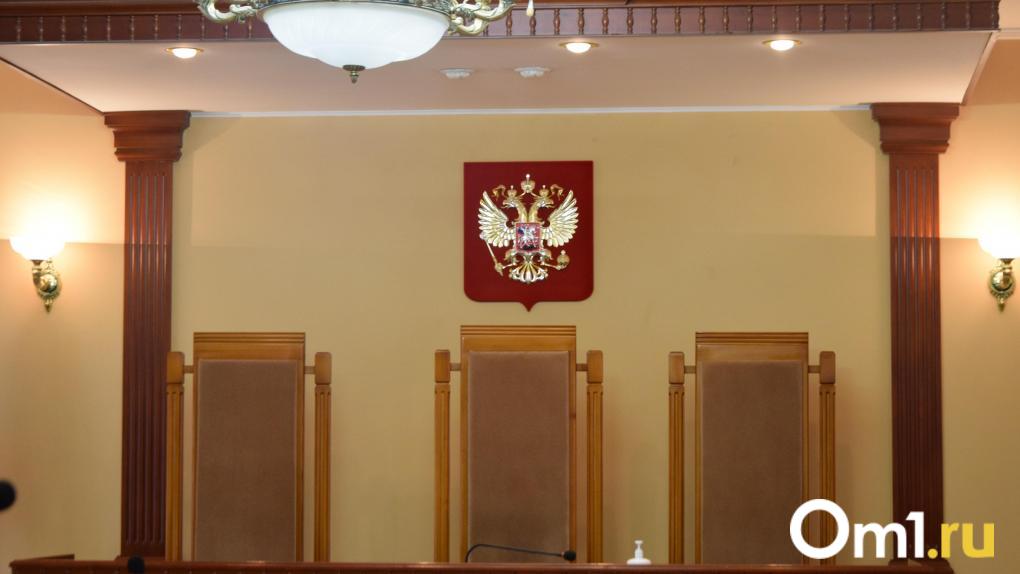 Омичка принесла в суд осиновый кол