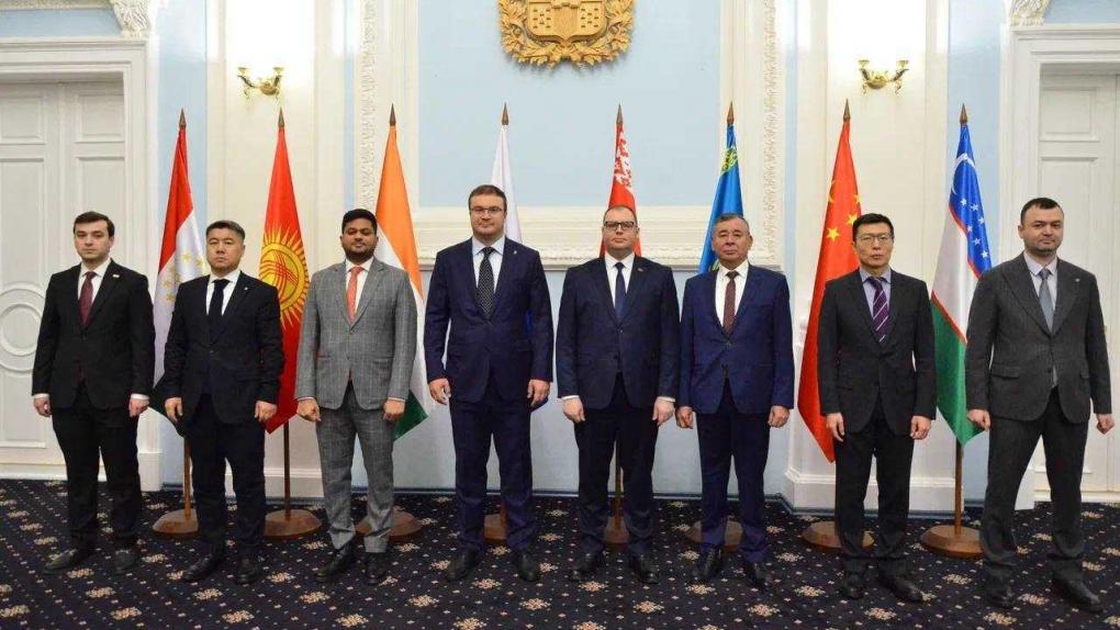 Виталий Хоценко встретился с дипломатами стран ШОС в Омске