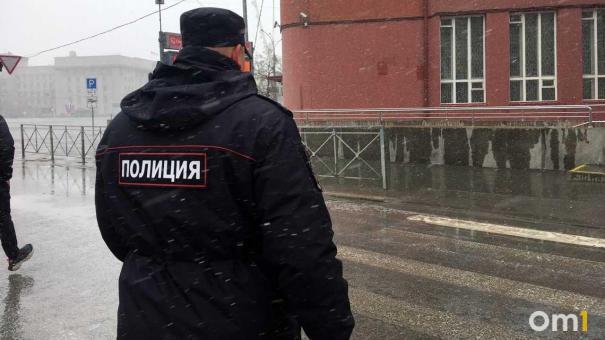 Полиция нашла нелегальных мигрантов во время рейда в новосибирском кафе