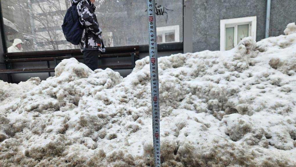 Прокуратура Новосибирска продолжает контролировать уборку снега и наледи на дорогах и тротуарах города