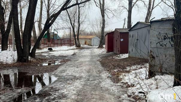 Омич упал в яму с кипятком в центре города