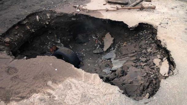 В Омске возбудили уголовное дело из-за падения мужчины в яму с кипятком